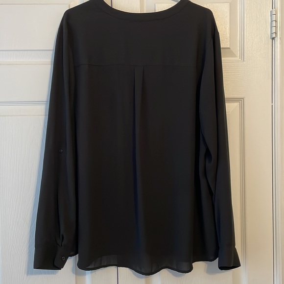 🛍️ 2/$20 Black long sleeve blouse - Picture 4 of 4